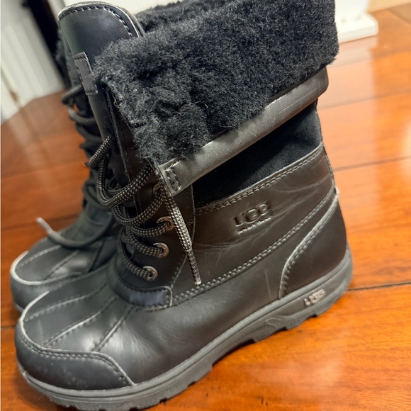 UGG Black Fleece-Lined Boots
UGG Kids Butte II Black Boot - Picture 7 of 8
